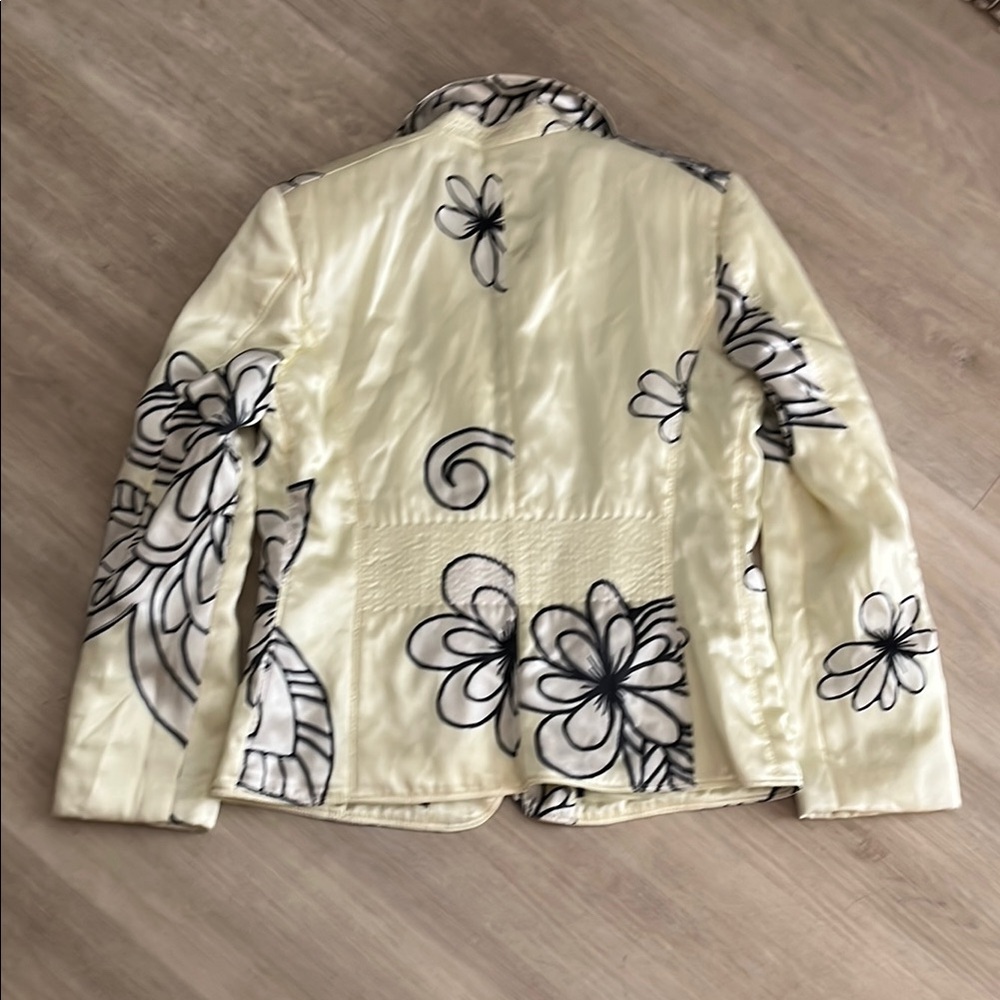 Emporio Armani Cream Blazer with Artistic Print - Picture 6 of 7